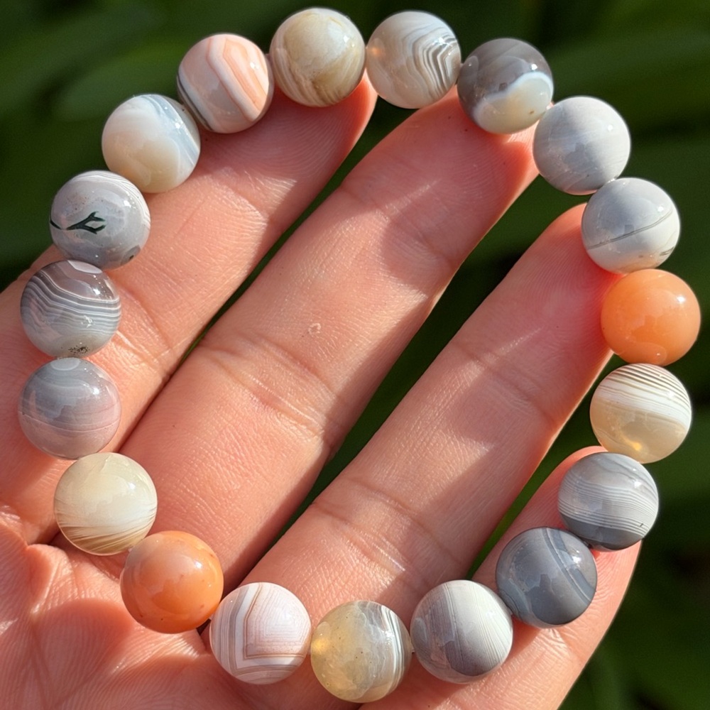 10.5mm‎ stretchable beautiful banded Botswana agate bracelet 0865